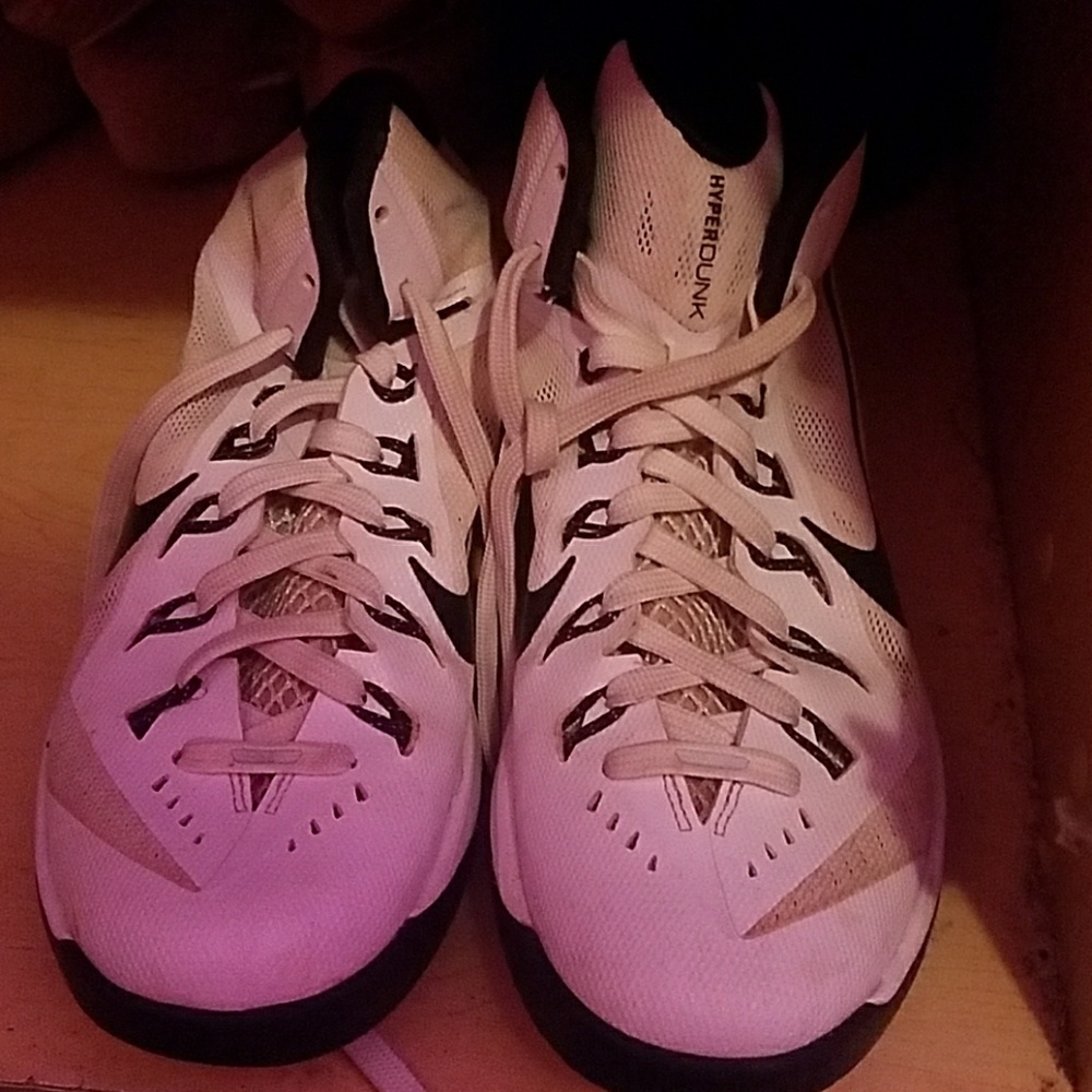 Basketball shoes